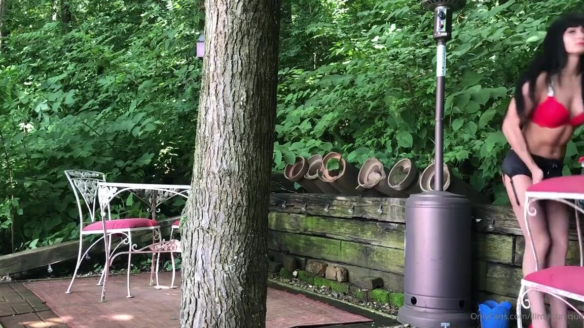 Lilmizzunique Nicknamed Lilmizzunique Onlyfans Out On The Road Today But Here Is A Video Of Me Cleaning A Patio Terrace