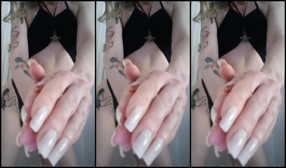 Lady Left Nicknamed Ladyleft 09 18 2020 Onlyfans Video My Nails Dance And Show Themselves Off To You Reaching Out In Front Of My Body