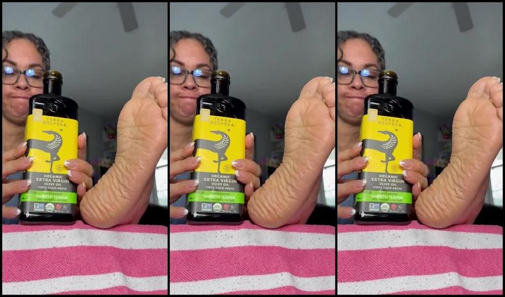 Deedee Nicknamed Deedeericanfeet 06 16 2025 Onlyfans Video As Requested Olive Oil Soles