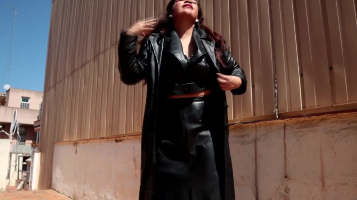 Reina Leather Nicknamed Reinaleather Onlyfans Such A Lovely Day In Leather