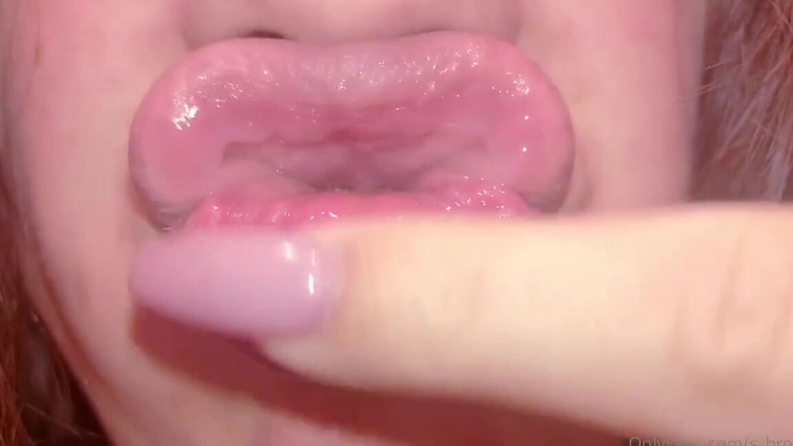 The Lipnotist Nicknamed The Lipnotist 07 29 2021 Onlyfans Video Mommys Getting Ready To Do A Lip Scrub These Must Stay Soft And Supple