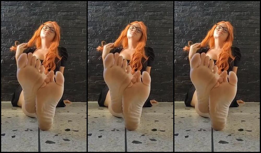 Yayifreckles Nicknamed Yayifreckles Onlyfans My Soles Look So Cute So Close And My Mini Skirt Lets You Look A Lot