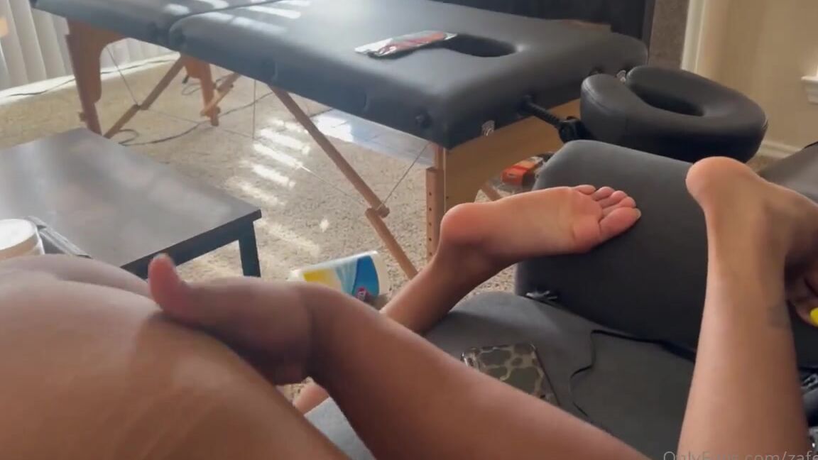 Zafeet Nicknamed Zafeetllc 03 24 2024 Onlyfans Video Getting Fingered Amp Showing Off My Sexy Soles
