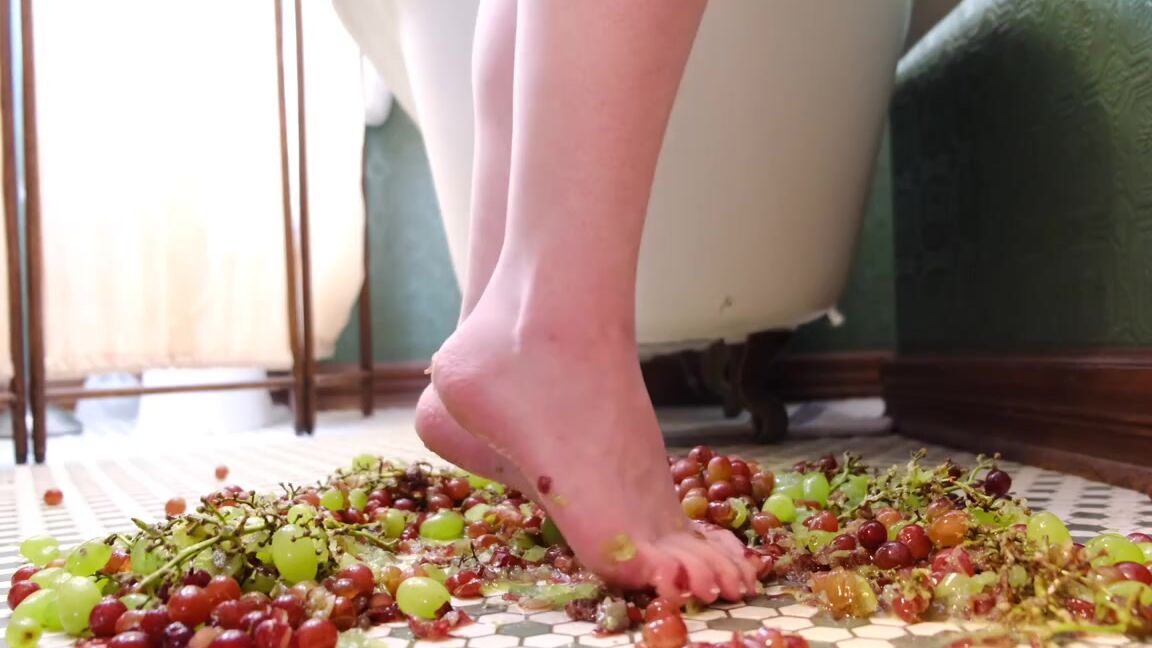 Beatrix Temperley Nicknamed Bea Temperley 08 01 2023 Onlyfans Video Smashing Grapes