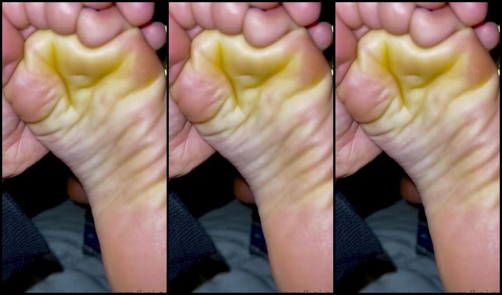 Koi Sols Nicknamed Koi Sols 03 20 2021 Onlyfans Video Close Up Vid From My Sweaty Sock Removal On Insta Toe Lint And Soft Sweaty
