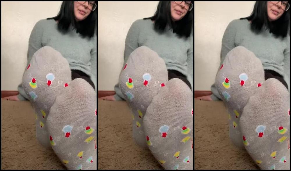 Marci Toes Nicknamed Marcitoes23 12 27 2024 Onlyfans Video My Leggings Arent Too See Through Right Watch Me Take Off My Socks And Tease You