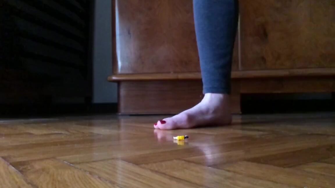 Giantess Elixs Nicknamed Giantesselixs 05 14 2021 Onlyfans Video Brutally Jumping On A Little Prey That Refused To Massage My Giant Feet