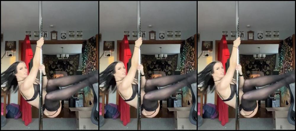 Juicy Dubz Nicknamed Juicydubz 01 25 2023 Onlyfans Video Of Course My Garter Falls Off While Im Dancing 5Uc