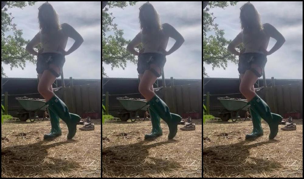Equestrian Queen Sasja Luna Nicknamed Queensasjaluna 05 16 2024 Onlyfans Video What Do You Think Of My New Hunter Boots And My Farmer Shorts