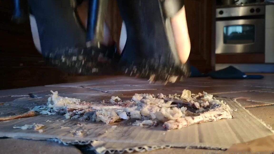 Italian Girlfriend Nicknamed Italiangirlfriend 07 22 2022 Onlyfans Video Bones Cracks Easyli Under My Weight Dgrc