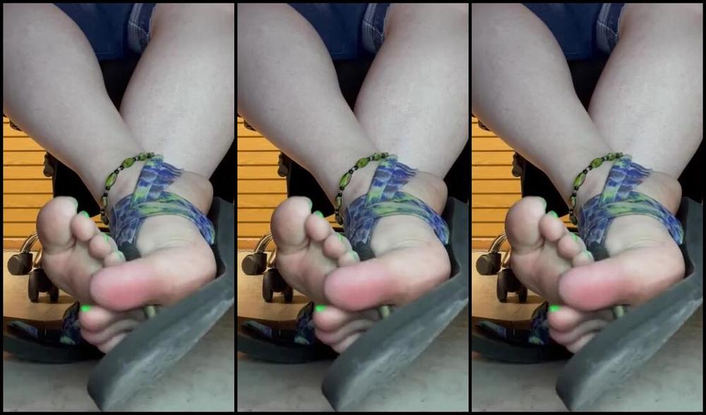 Fattyfeet420 Nicknamed Fattyfeet420 06 03 2023 Onlyfans Video Fidgety Feet This Friday