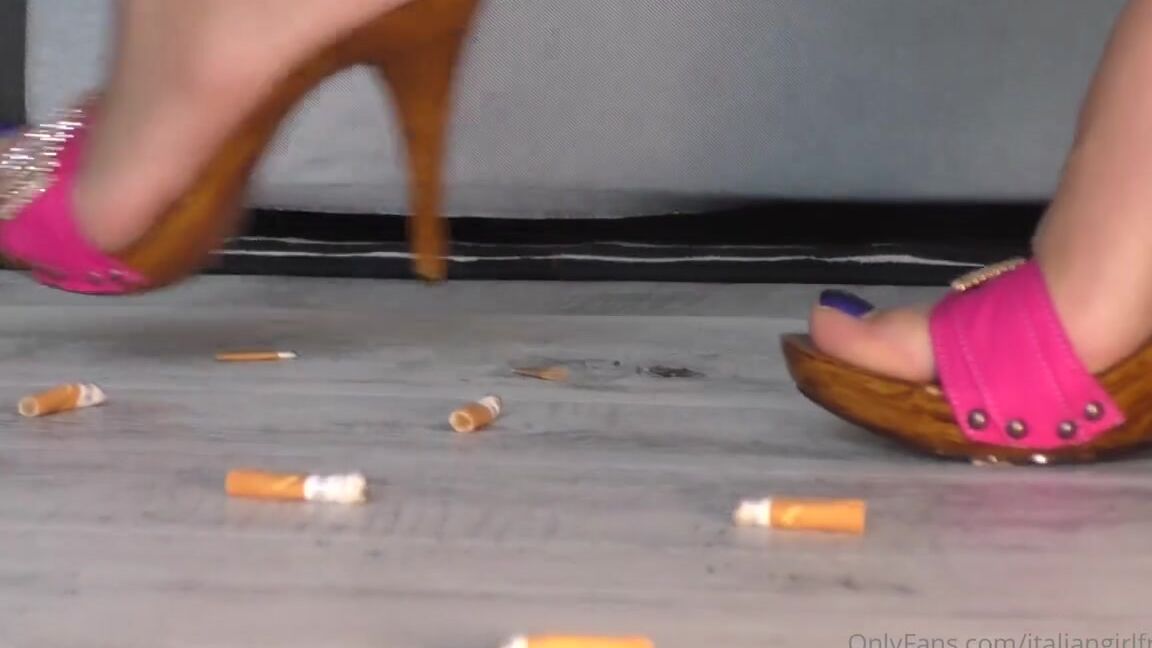 Italian Girlfriend Nicknamed Italiangirlfriend 07 13 2022 Onlyfans Video Cigarettes Crush 2 Videos 1Fk1
