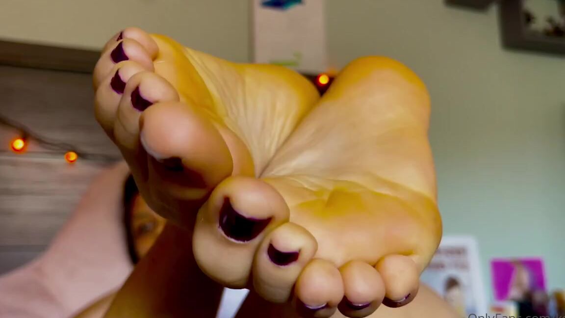 Koi Sols Nicknamed Koi Sols 03 21 2021 Onlyfans Video Just Close Up Feet My Yellow Peach Soles Up Pink Toes Wiggling Laying In Bed Listening