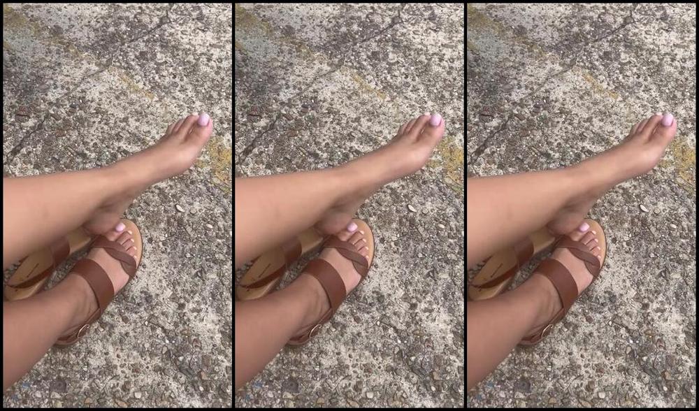 Solefully Serenity Nicknamed Solefullyserenity Onlyfans Fetish Set With A 1 Minute Shoe Removal Video I Was Picking My Brother Up From Aqp