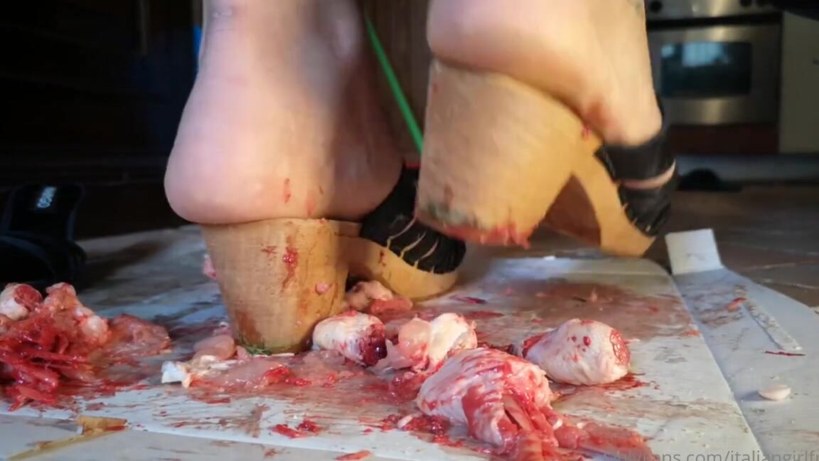 Italian Girlfriend Nicknamed Italiangirlfriend 07 22 2022 Onlyfans Video Bones Cracks Easyli Under My Weight Zkdp