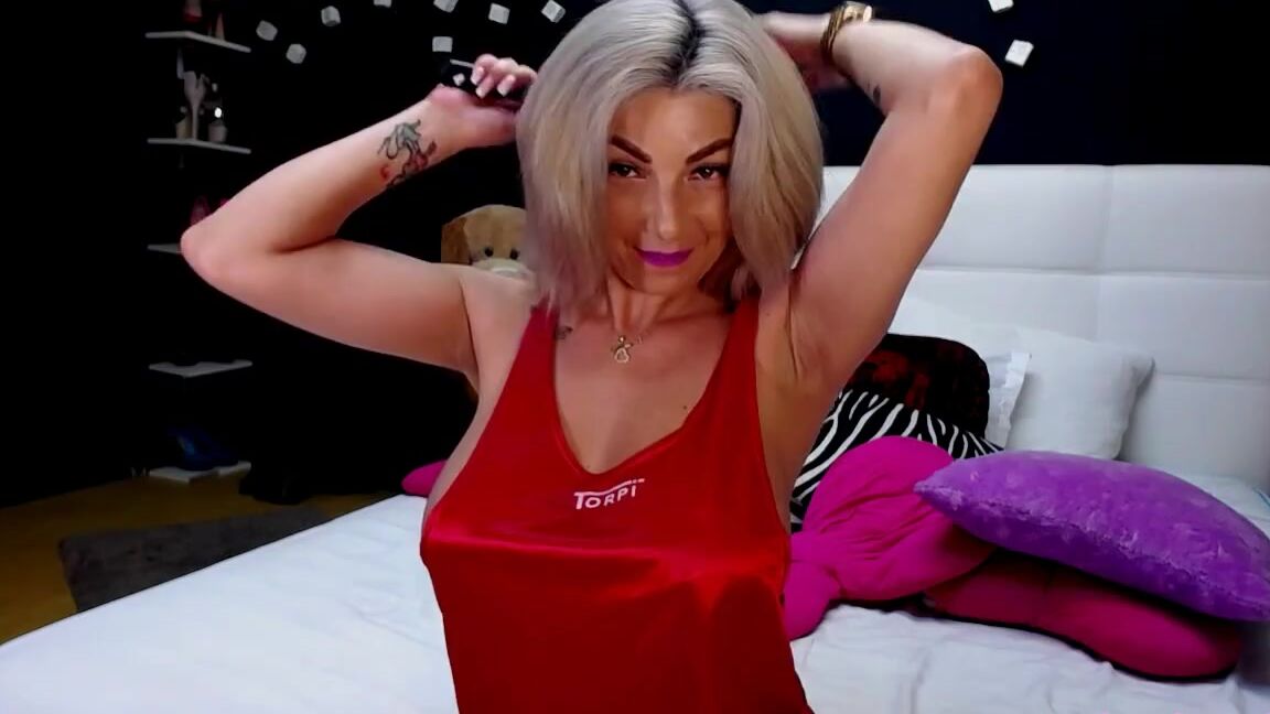 Deea Diamond Nicknamed Deeadiamond Onlyfans Brushing My Hair Fetish