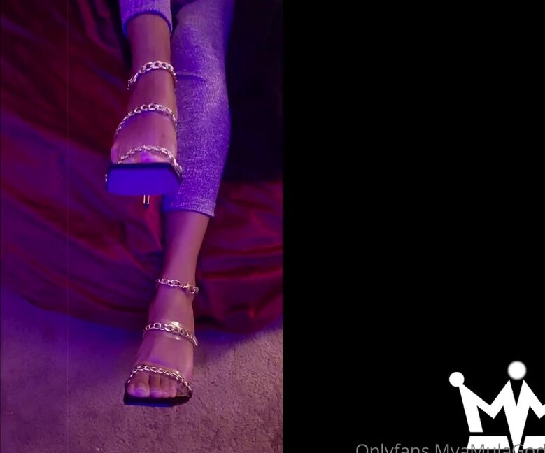 Mya Mula Nicknamed Myamulagoddess Onlyfans Worship My Oiled Up Soles In My Latest Clip You Also Get To Drool Over