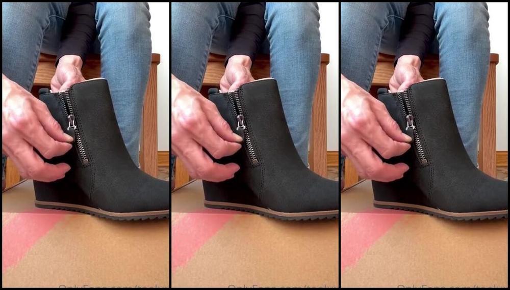 Toe Luxx Nicknamed Toeluxx 11 18 2022 Onlyfans Video Happy Friday Unboxing New Boots With Microphoneasmr