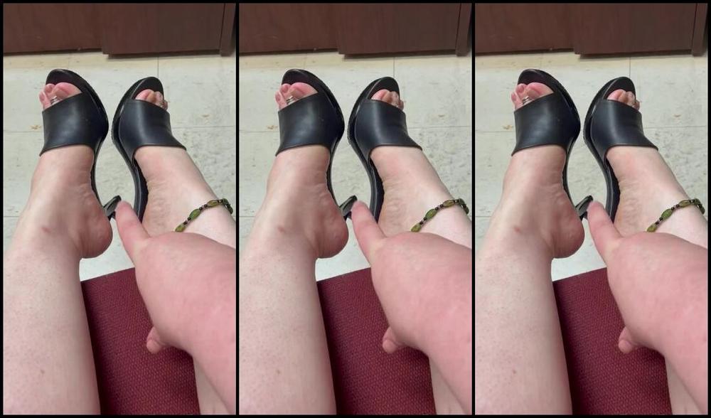 Fattyfeet420 Nicknamed Fattyfeet420 08 02 2023 Onlyfans Video Sweaty Soles In My Favorite Mules