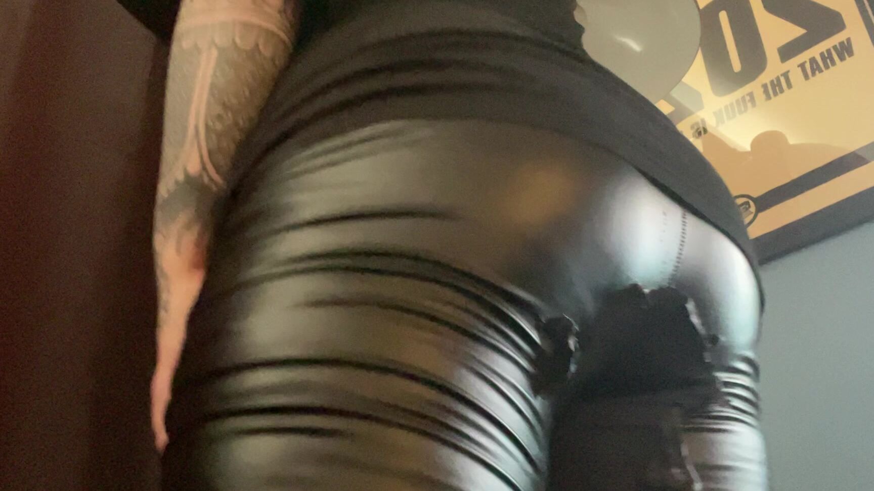 "MissValentina" assworship, clothesdestructionburning, facesitting, leather, leatherfetish Destroying Leather Pants with Worship manyvids
