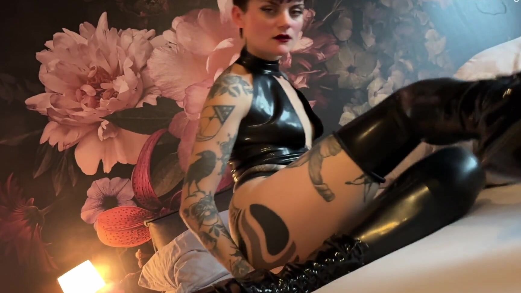 Mistress Ae Solo Pussy Close Up Wank Ft Mistressae By Mistress Ae Short Hair