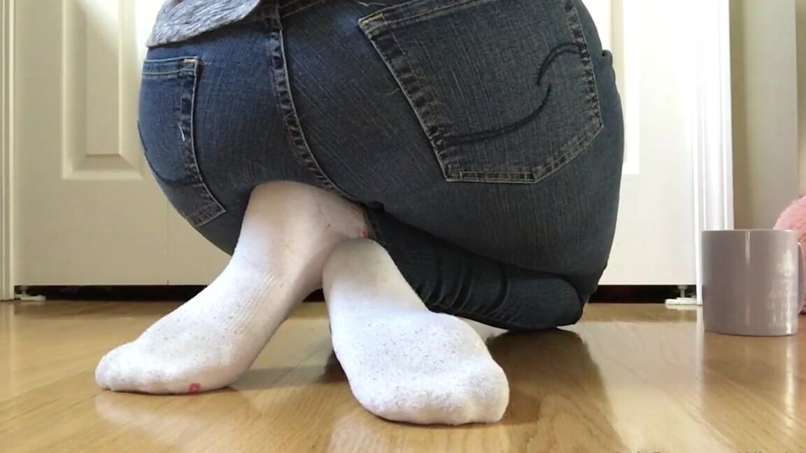 Alice Is More Nicknamed Aliceismore 04 05 2024 Onlyfans Video Foot Fri Yay Sock Removal And Ramble