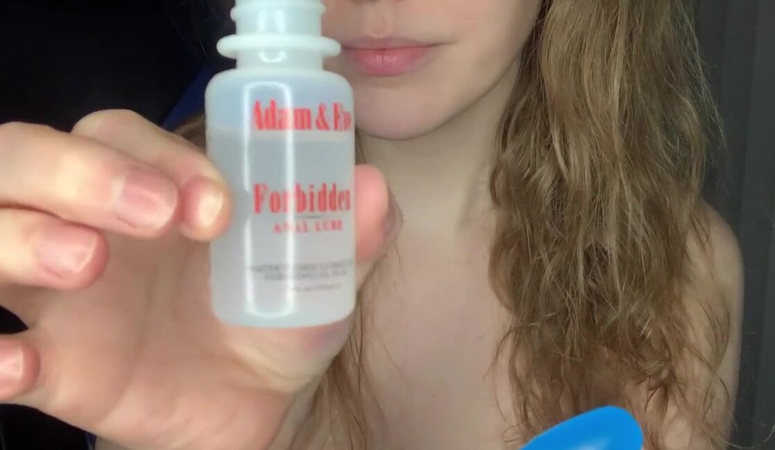 Jennaize Nicknamed Jennaize Onlyfans Stroking A Blue Dildo With Lube