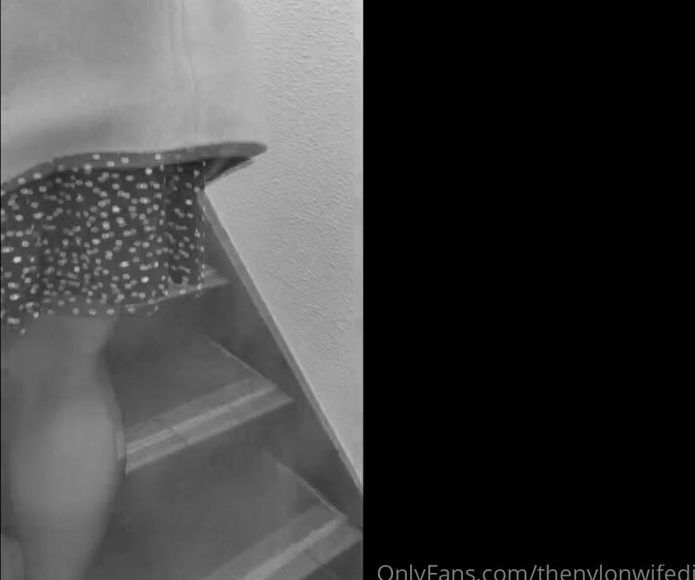 Thenylonwifediaries Nicknamed Thenylonwifediaries Onlyfans Follow Me As I Give You A Walking Nylon Tease