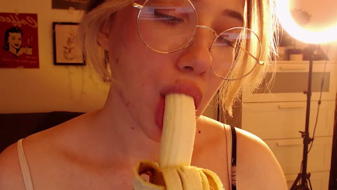 "Babyheavanian" 1920sporn, art, eating, sensual, sfw, vintage retro girl eating banana manyvids