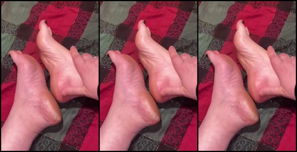 Goddess Ashley Nicknamed Foot4All1 Onlyfans Day 10 Of Christmas Lotion Before I Play With Your Blue Balls Ndn