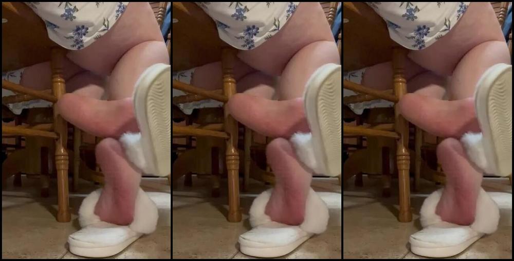 Fattyfeet420 Nicknamed Fattyfeet420 01 04 2024 Onlyfans Video Soft Fuzzy Slippers And Soft White Legs