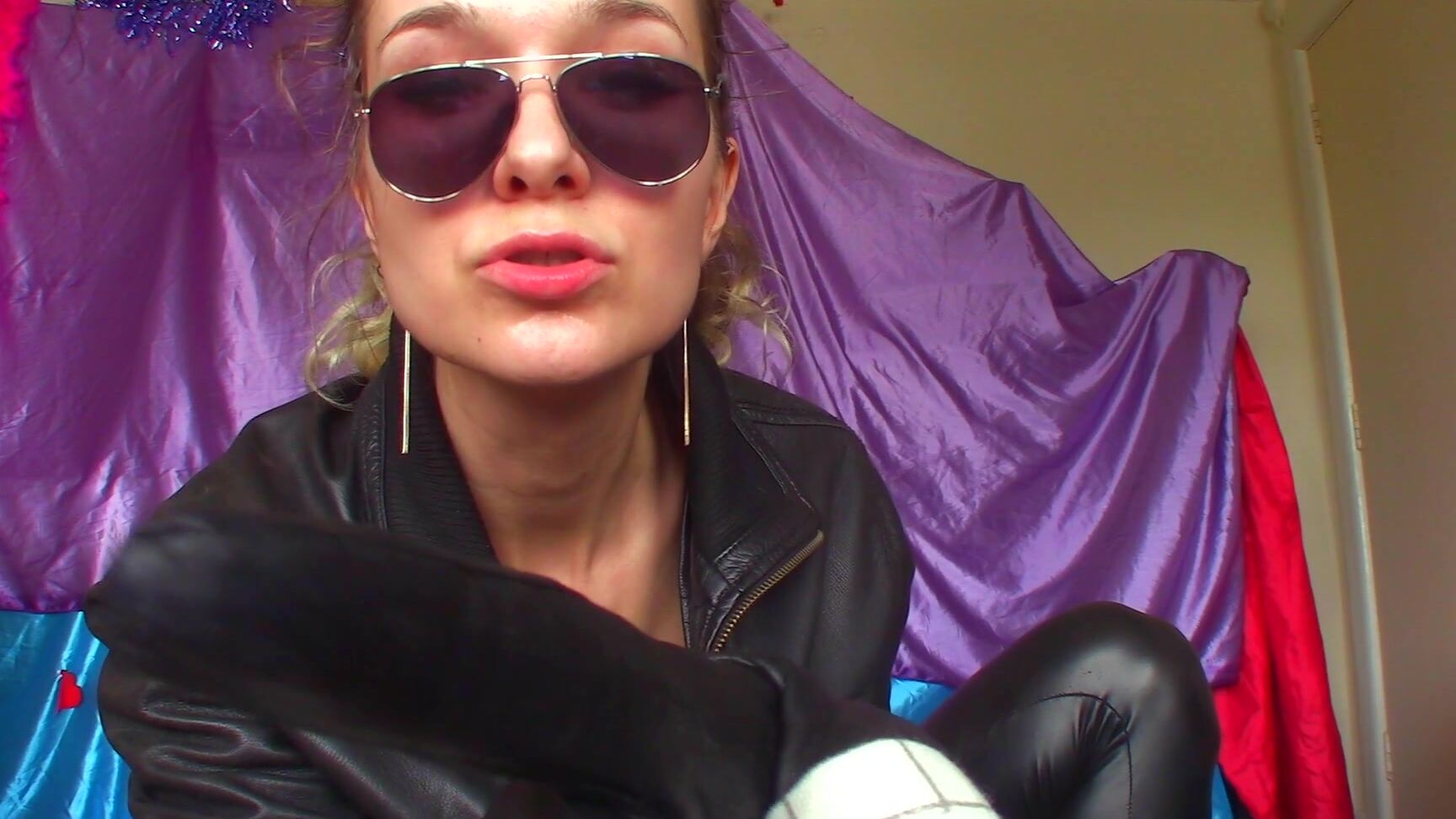"Goddess Vanessa" leather, ass squishing, executrix, femdom pov, glove fetish ChloreX Mafia MOBSTERcutrix manyvids