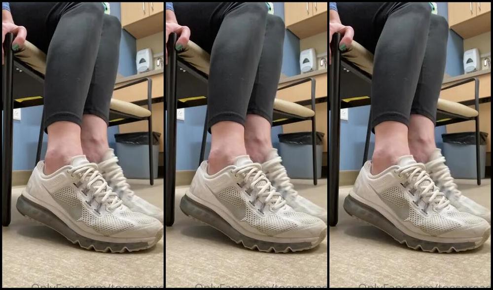 Toespreads Nicknamed Toespreads Onlyfans Quickie At The Doctor S Office
