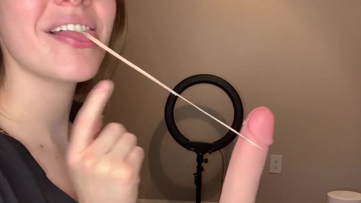 Jennaize Nicknamed Jennaize Onlyfans A Sweet Subscriber Said I Could Post Their Custom Video This Video Is Me Chewing Gum