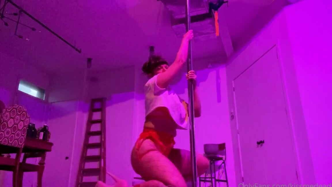 Kissmedeadlydoll Nicknamed Kissmedeadlydoll 08 31 2020 Onlyfans Video Last Nights Pov Was Feeling The Red Amp Pink Vibes