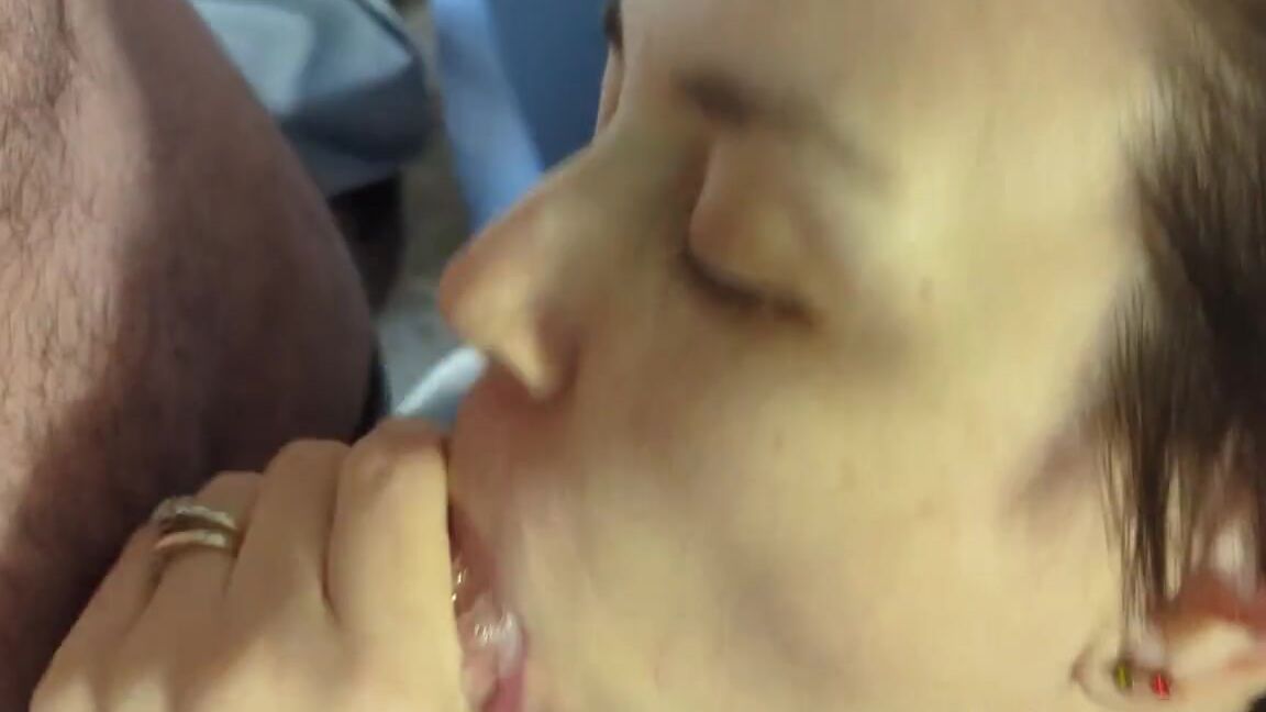 Claw Queen Nicknamed Clawqueen 07 09 2023 Onlyfans Video Practicing Opening My Throat For Him And Just Playing Around With His Morning Wood