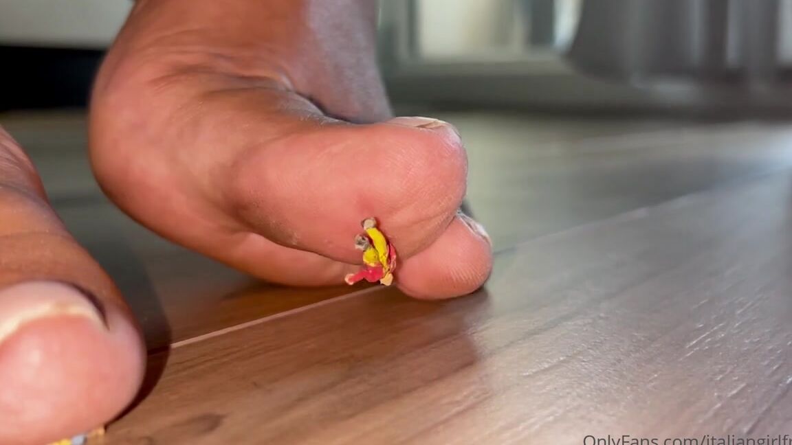 Italian Girlfriend Nicknamed Italiangirlfriend 11 24 2024 Onlyfans Video Giantess In Action N