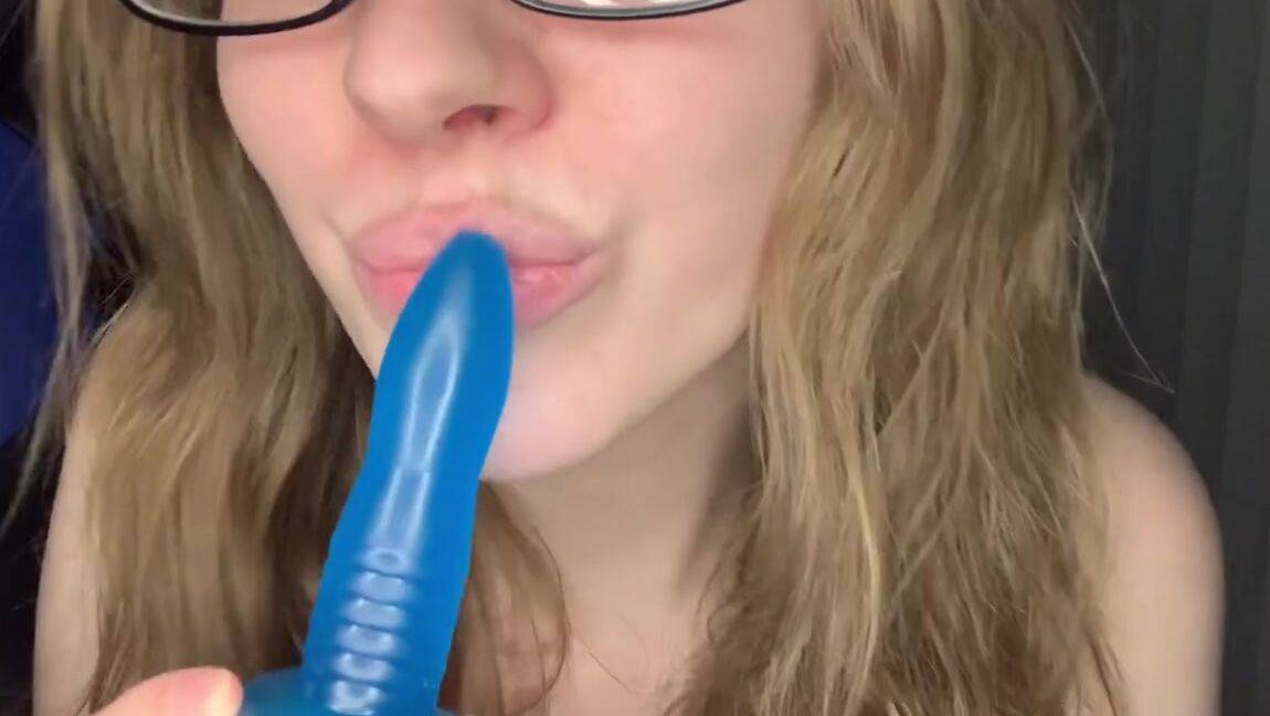 Jennaize Nicknamed Jennaize Onlyfans Kissing A Blue Dildo