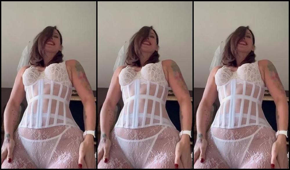 Brittany Elizabeth Nicknamed Thebrittanyxoxo 09 09 2025 Onlyfans Video What Do You Think Babe Do You Like Me In White