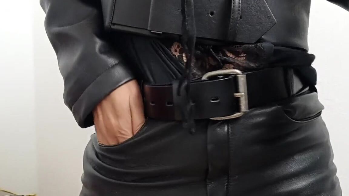 Reina Leather Nicknamed Reinaleather Onlyfans Worship Lick It All Over