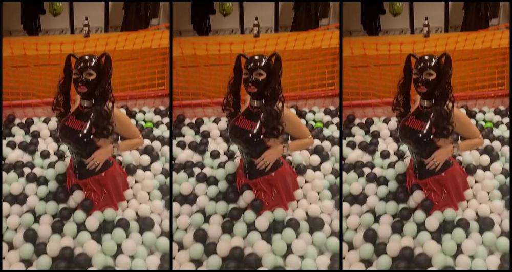 Sophie X Elodie Nicknamed Sophie X Elodie 06 03 2025 Onlyfans Video Im Latexoutfit Mit Latexmaske Im B Llebad Auf Dem Efm Weekend