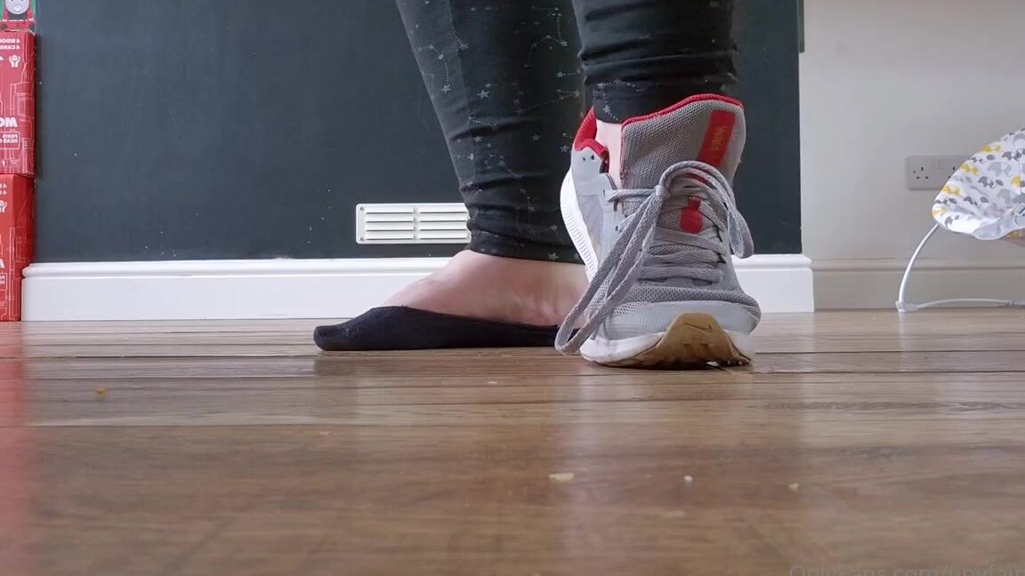 Tinyfairyfeet Nicknamed Tinyfairyfeet 06 04 2024 Onlyfans Video Super Sweaty Shoe And Sock Removal After The School Run