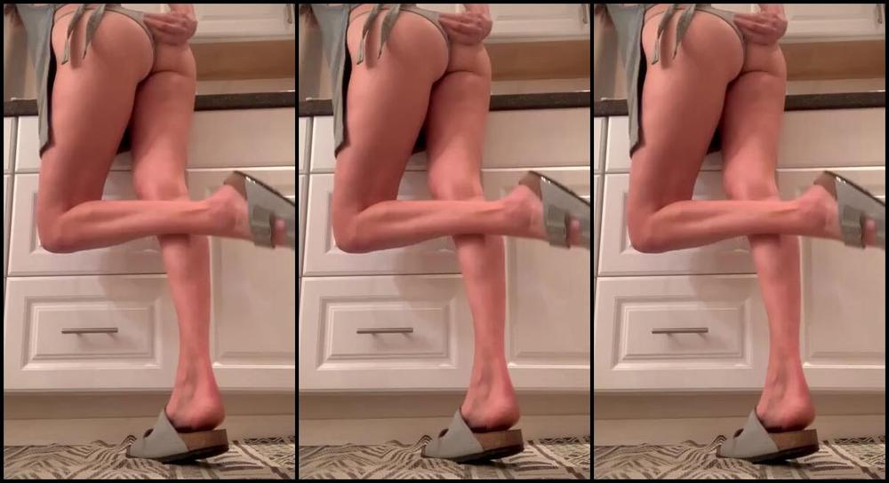 Gia Hottest Nicknamed Giaglows Onlyfans 05 25 2023 Tease Who Me Why Yes Yes I Am