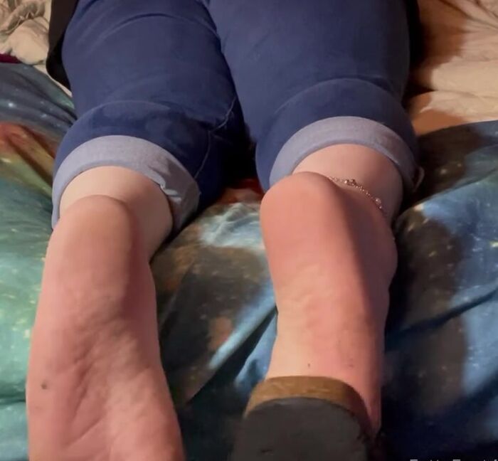 Fattyfeet420 Nicknamed Fattyfeet420 08 19 2023 Onlyfans Video Laying Out After Work And Kicking Off My Sandals