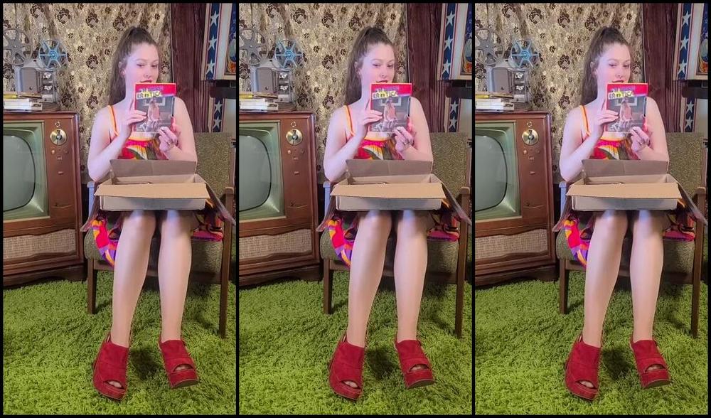 Beatrix Temperley Nicknamed Bea Temperley 08 14 2025 Onlyfans Video Ultra Flesh Archives Heard That I Had An 8Mm Film Projector And Sent Me A Box