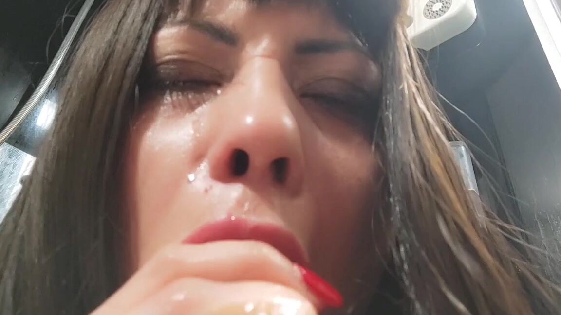 "JuliaCrown" deepthroat, dildofucking, shower, showerscenes, spitfetish shower fun with stefan manyvids