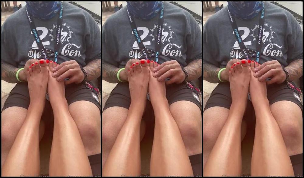 Macy Divine Nicknamed Macydivine 08 15 2022 Onlyfans Video Relaxing Foot Rubs By The Pool With Bkthetickler Fetcon22