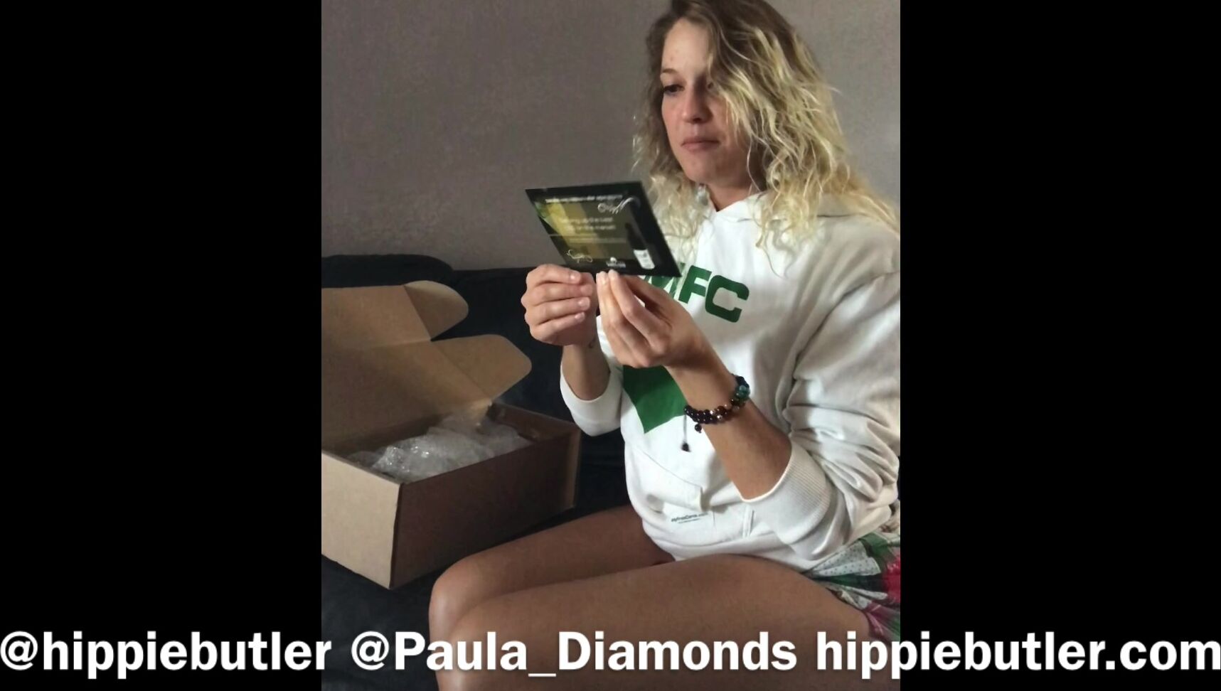 "Paula1817" blonde, milf, sfw, solo female HippieButler product review manyvids