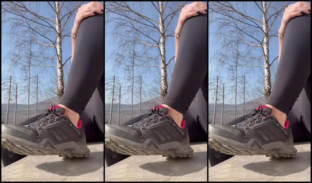 Lovely Sox Nicknamed Lovelysox 03 14 2025 Onlyfans Video Eine Sch Ne Lange Harzwanderung Und Meine Socken Sind So Richtig Sch N Feucht Vom Schwei