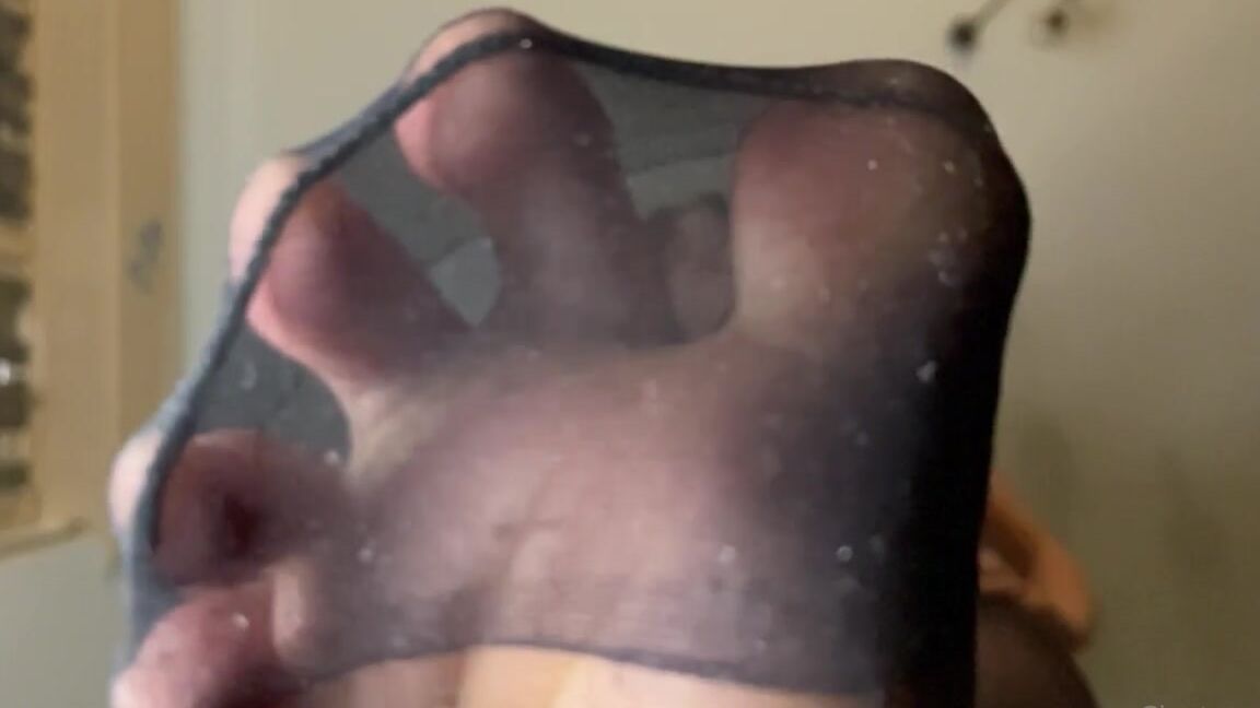 Giantess Elixs Nicknamed Giantesselixs 02 27 2024 Onlyfans Video Pov You Are A Worm On My Bedroom Floor Naked And Frightened